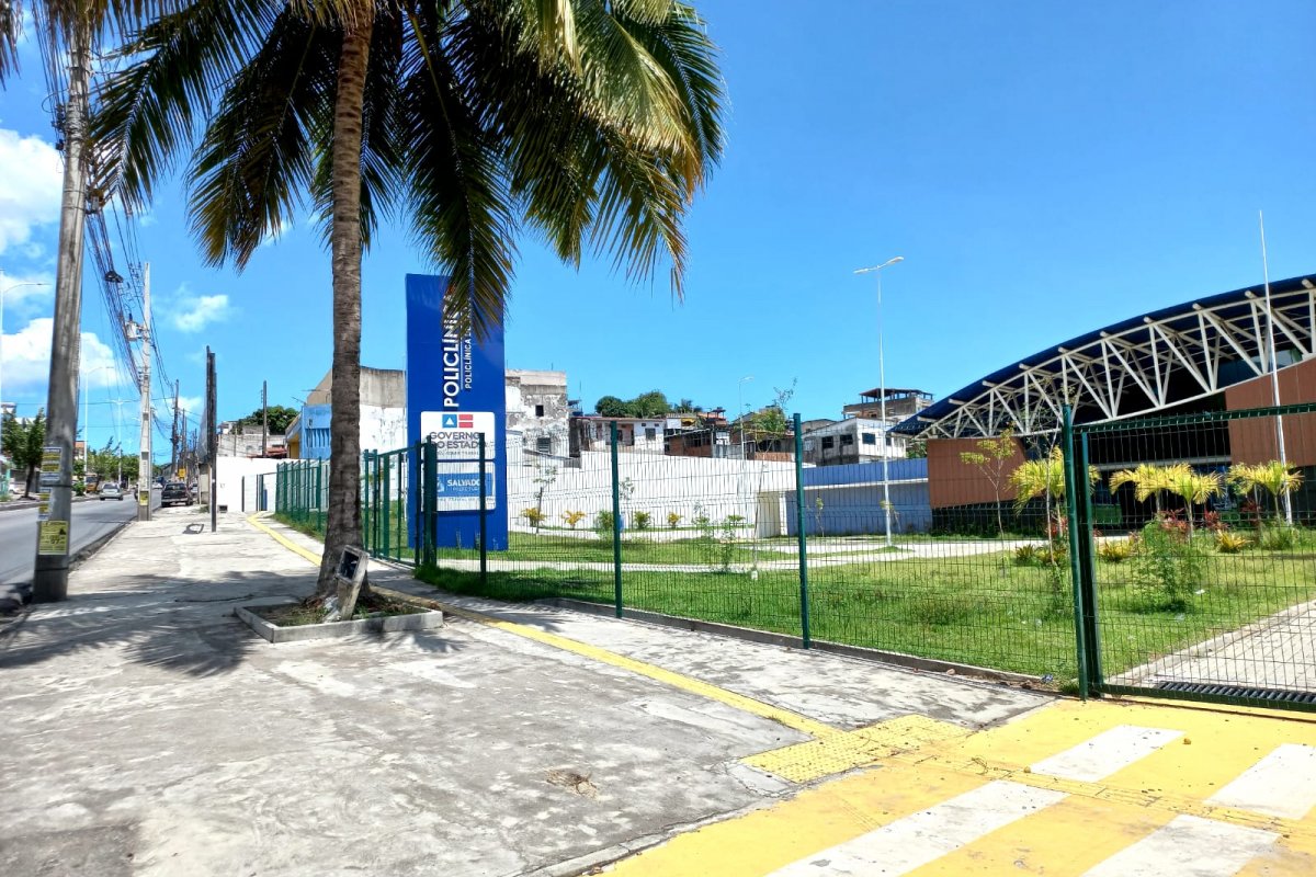 Moradores do subúrbio reivindicam inauguração da Policlínica de Escada