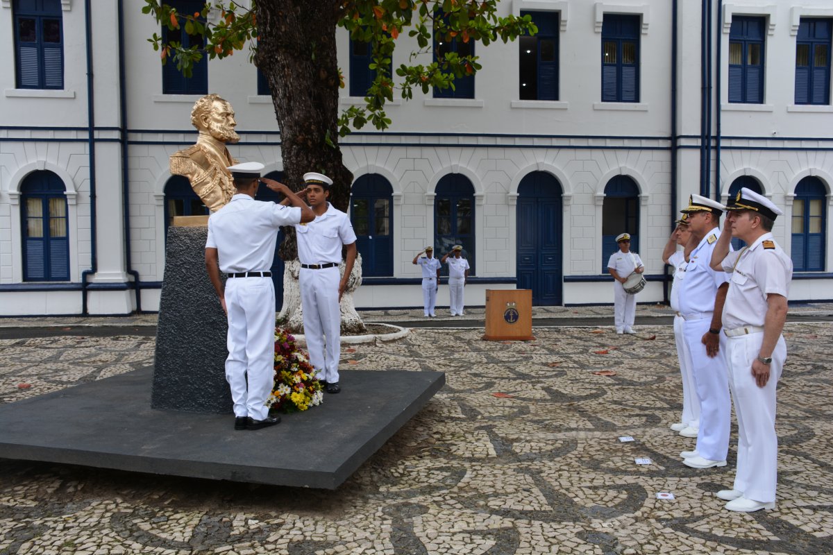 Marinha abre vagas para nível superior com remuneração a partir de R$9 mil