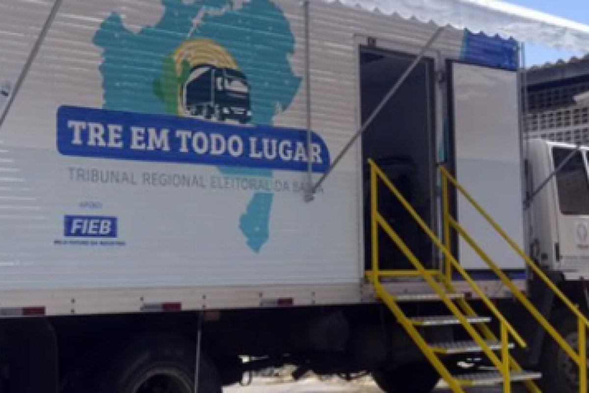 TRE-BA tem serviço itinerante para garantir regularização do título de eleitor em Salvador e no interior