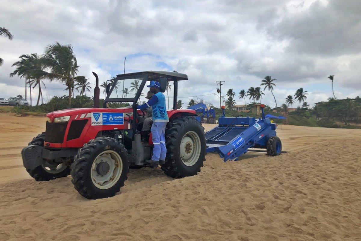 Prefeitura adota novos métodos para remoção de petróleo nas praias de Salvador