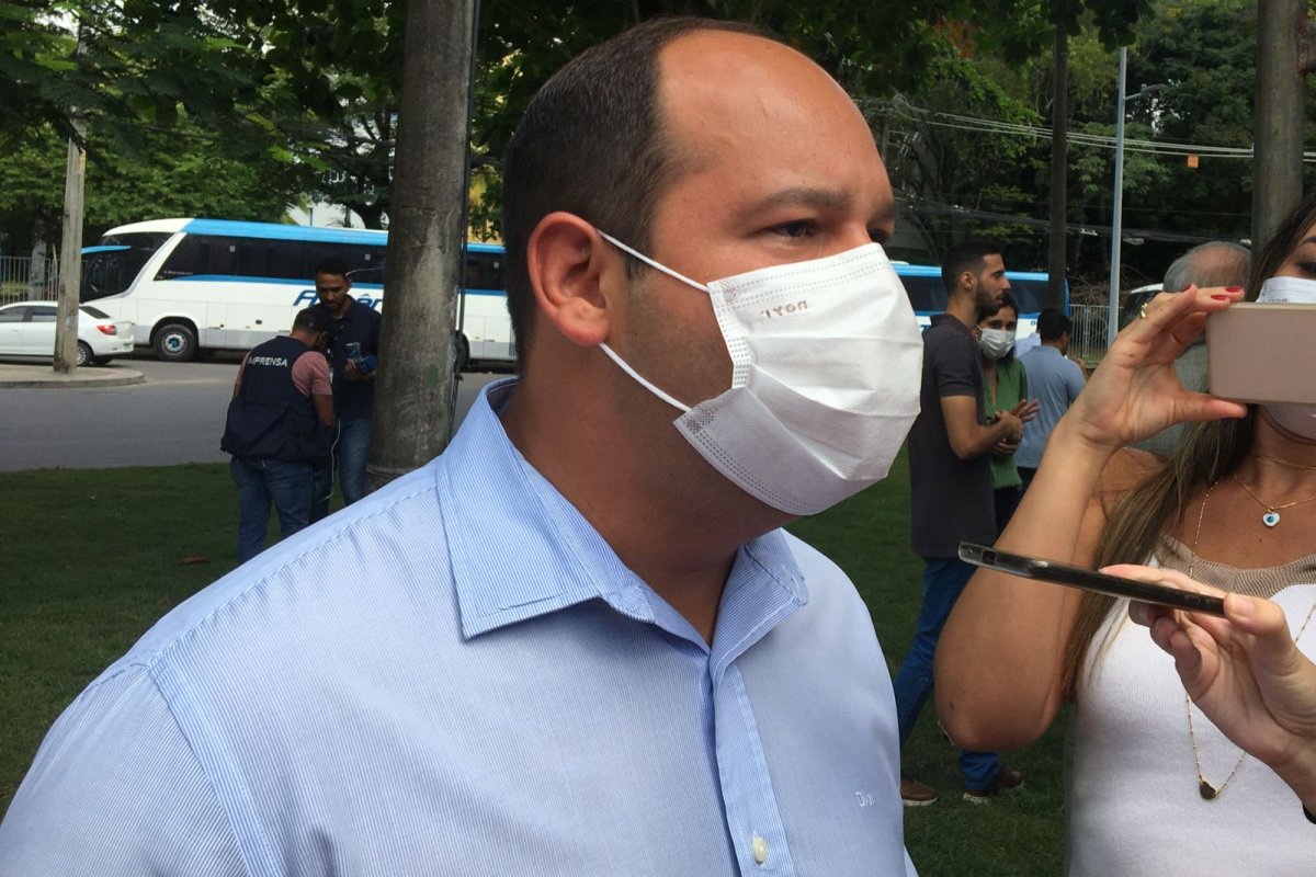 Secretário municipal de Saúde avalia não ser momento para rebaixar pandemia no Brasil