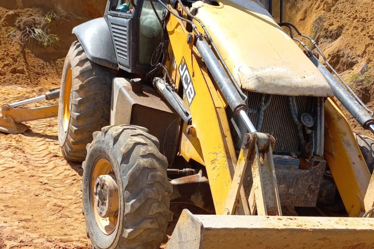 PM flagra extração irregular de minério e apreende madeira furtada no interior da Bahia