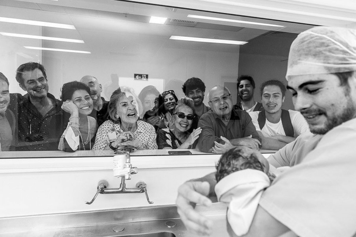 Tatá Werneck posta foto de Rafael Vitti com filha nos braços