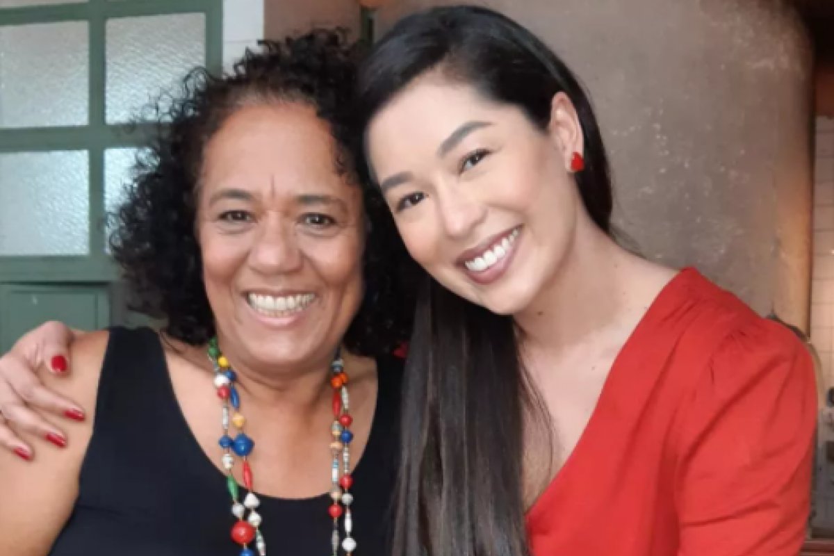 Atriz que fez novela da Globo revela que perdeu publicidade após mostrar que mãe é negra