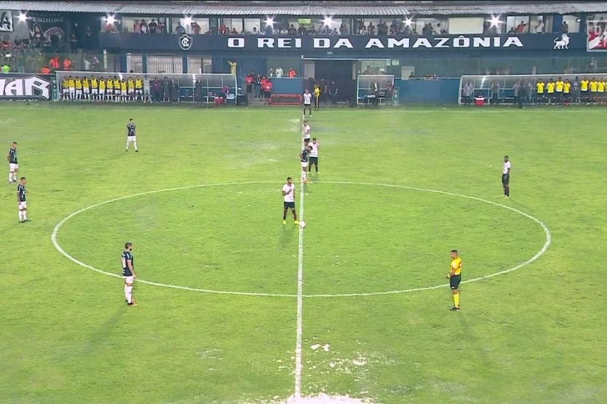 Vitória joga mal e estreia com derrota para o Remo pela Série C