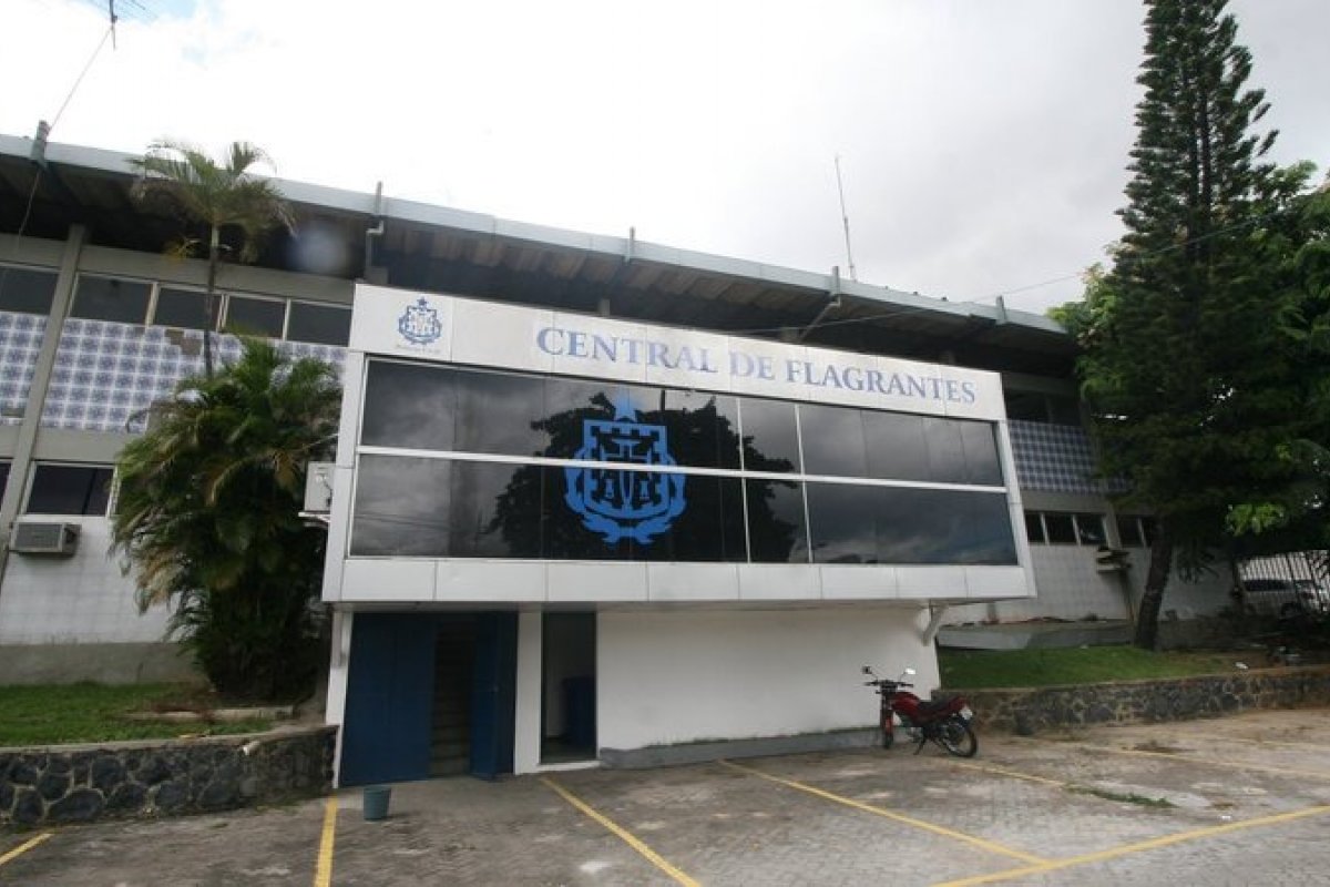 Polícia apreende maconha, cocaína e crack no bairro da Engomadeira, em Salvador