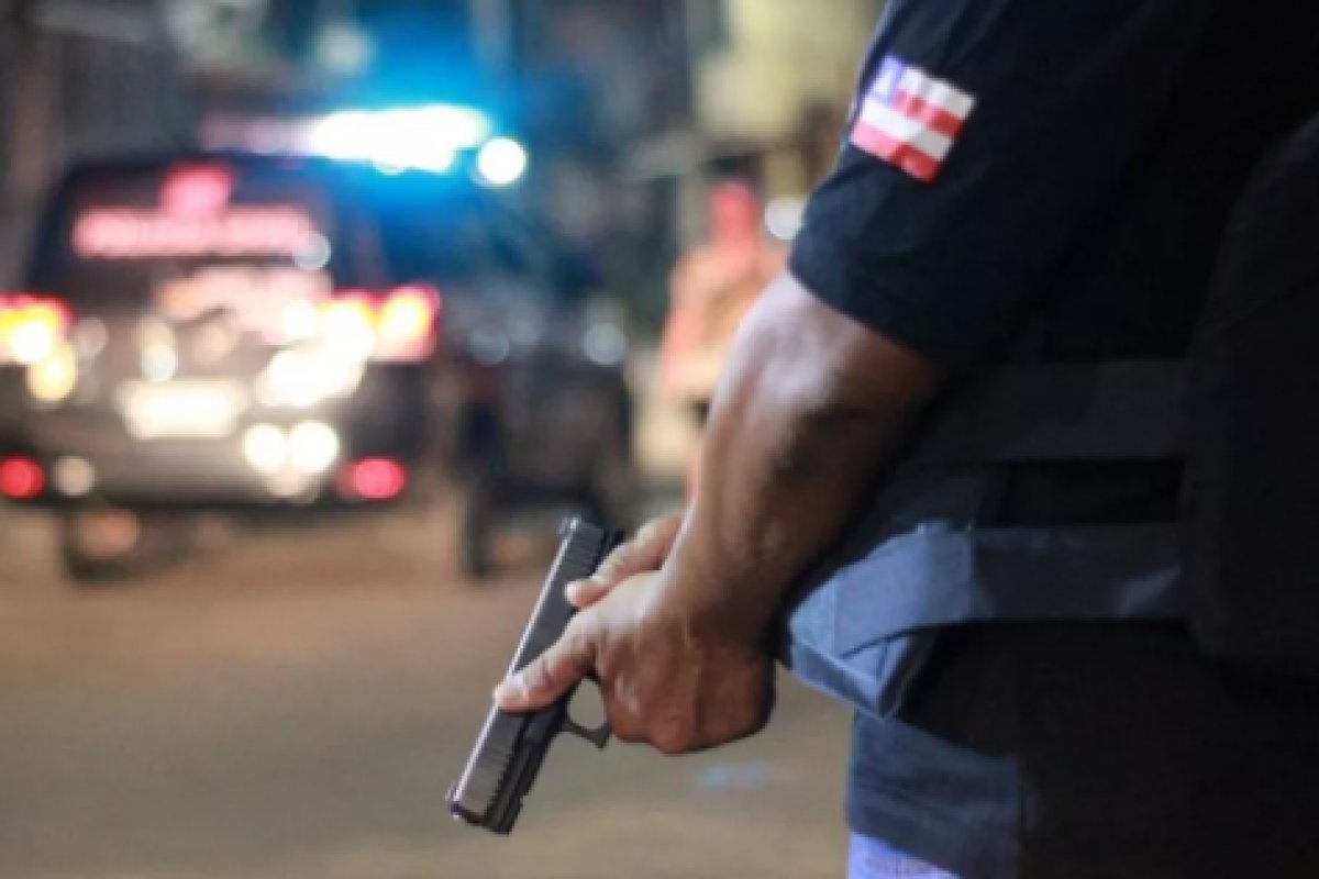 Polícia prende jovem de 20 anos acusado de matar homem a garrafadas