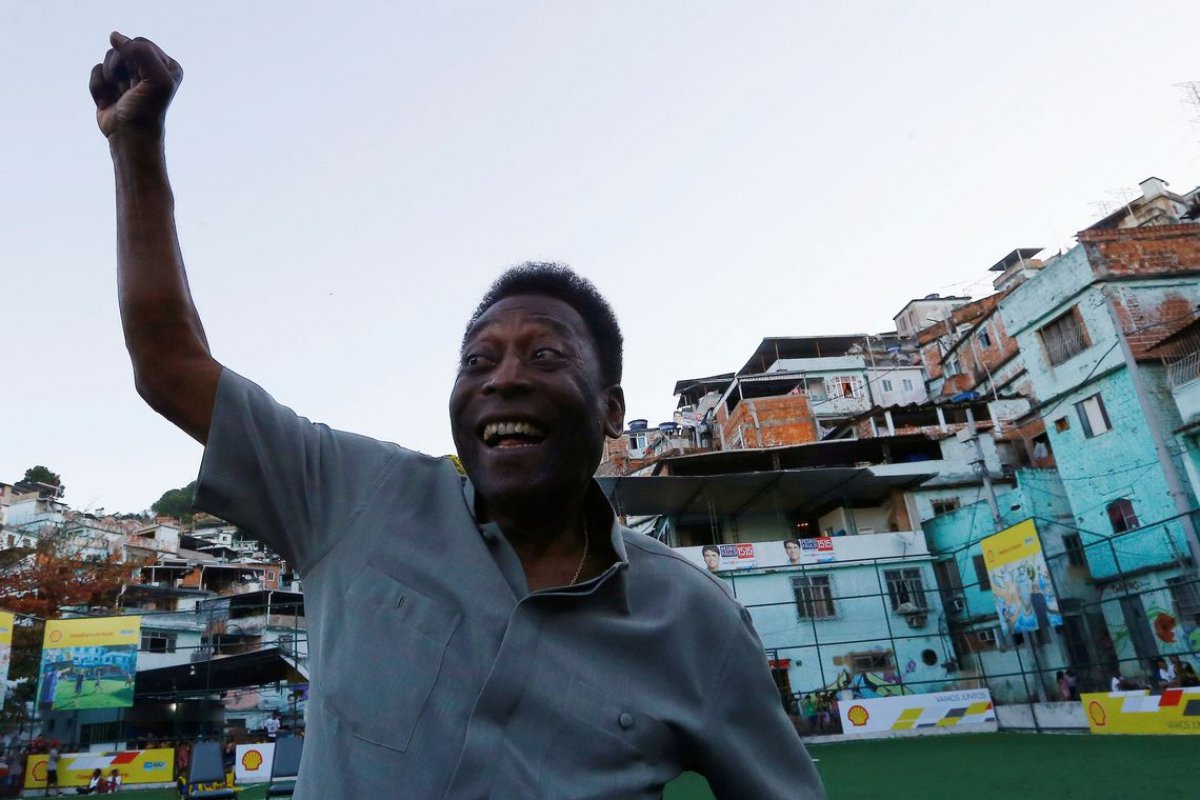 Pelé completa 79 anos e recebe homenagens ao redor do mundo