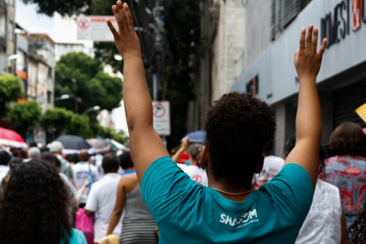 Oração, jejuns e gestos de caridade: fiéis se preparam para vivenciar Tríduo Pascal em Salvador