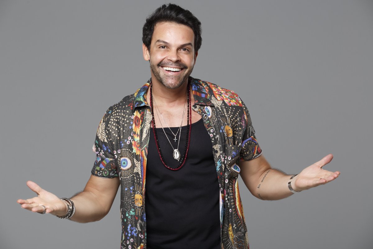 Alexandre Peixe leva Axézin para a Praia do Forte!