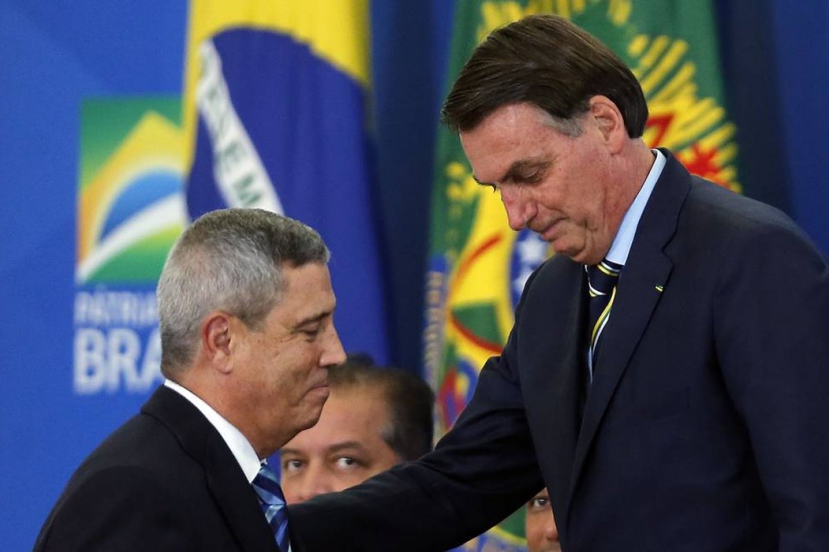 Eleições 2022: Bolsonaro diz que há "90% de chances" de Braga Netto ser vice