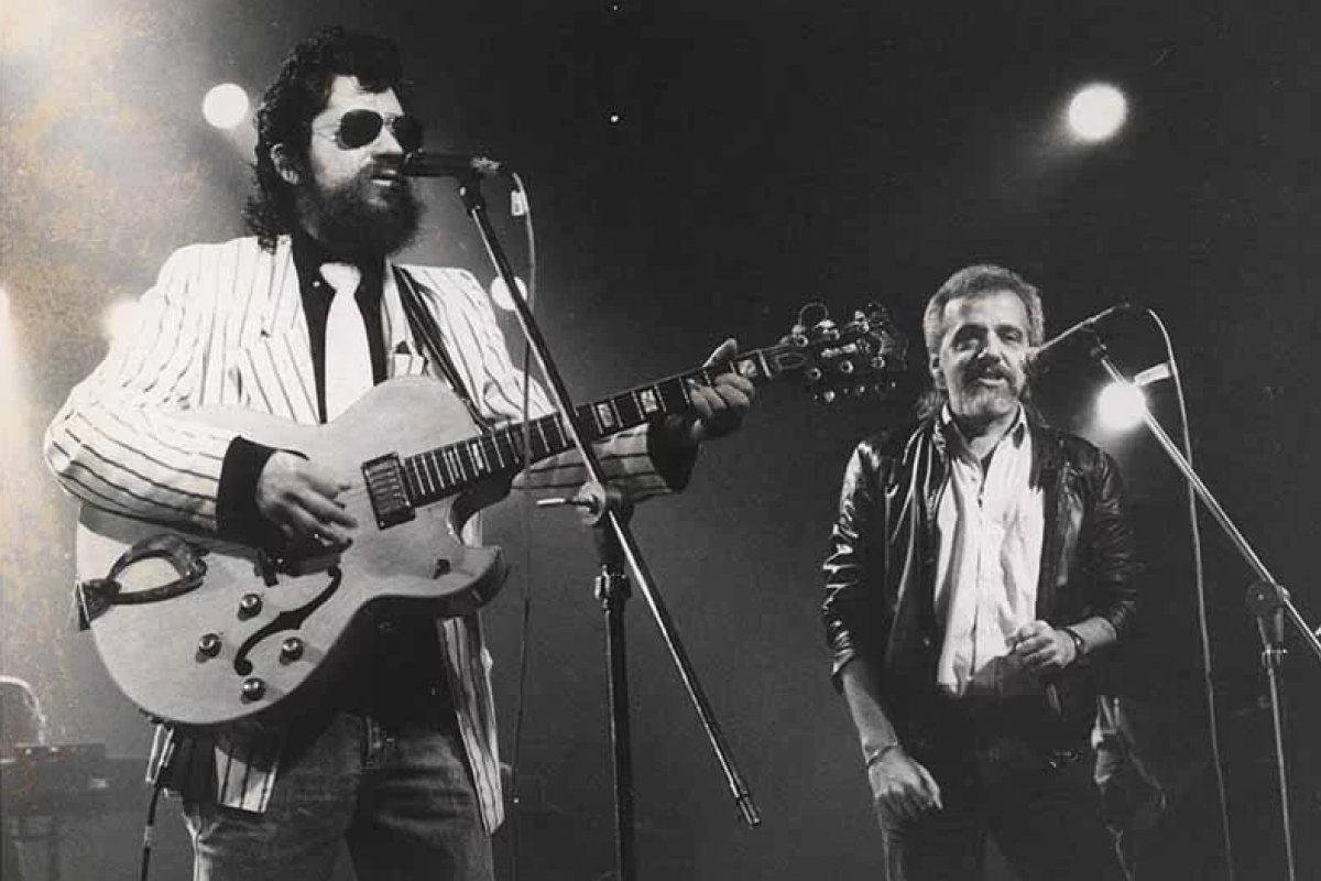 Raul Seixas teria denunciado Paulo Coelho na Ditadura, revela livro