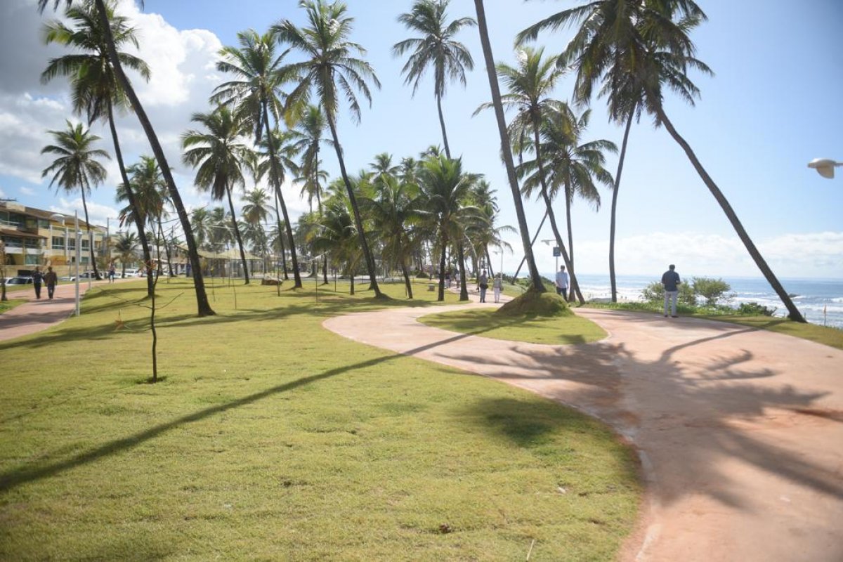 Prefeitura de Salvador entrega 1° etapa das obras de requalificação na orla de Stella Maris