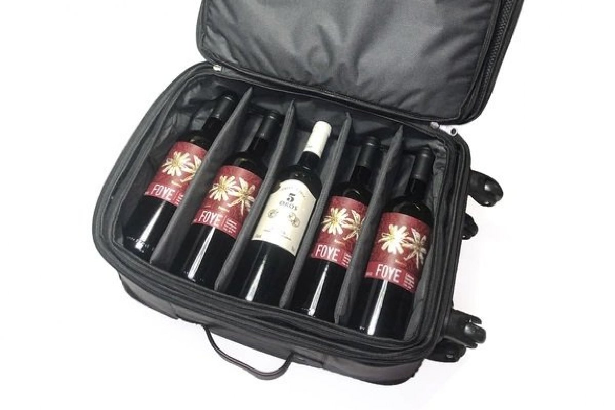 Confeccionada em couro premium, Homem do Sapato lança bag exclusiva para vinhos!
