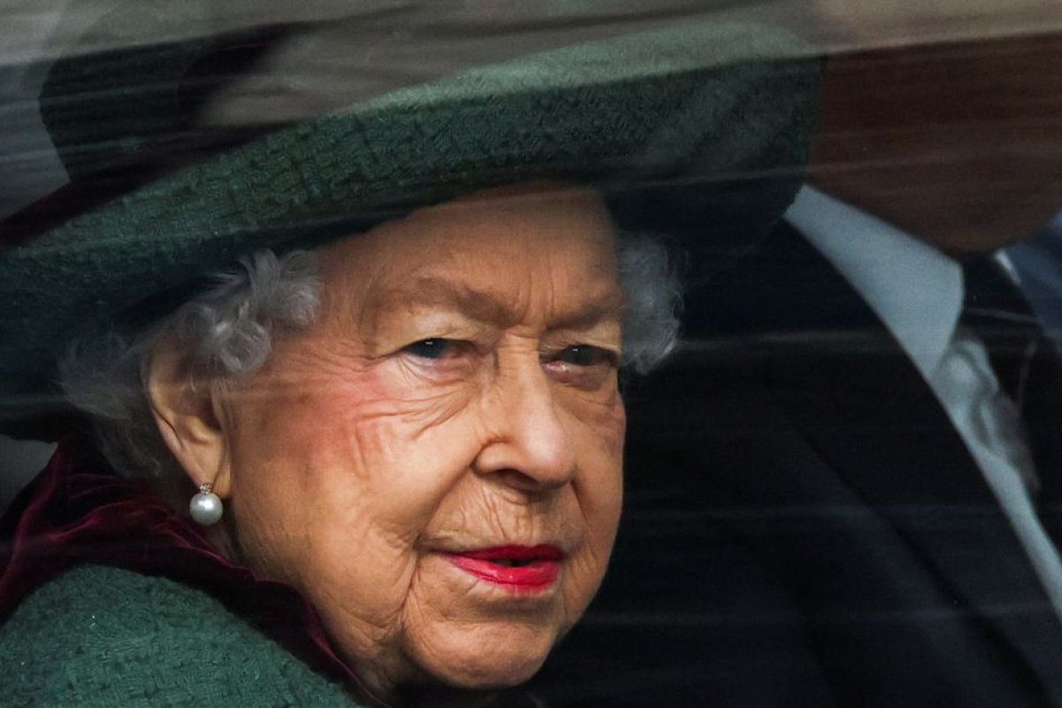 Folha de São Paulo publica notícia falsa sobre morte da rainha Elizabeth II