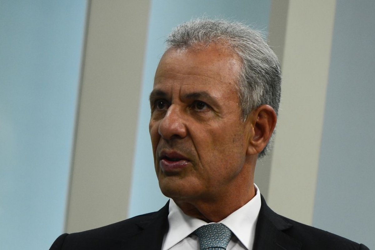 Mercado de gás no Brasil poderia ter sido aberto há 20 anos, diz ministro de Minas e Energia