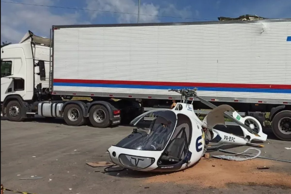 Passageiros são resgatados com vida após queda de helicóptero em MG