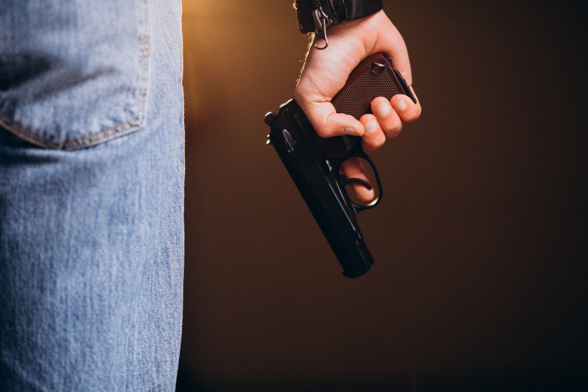 Homem é morto a tiros enquanto atendia suposto cliente em loja