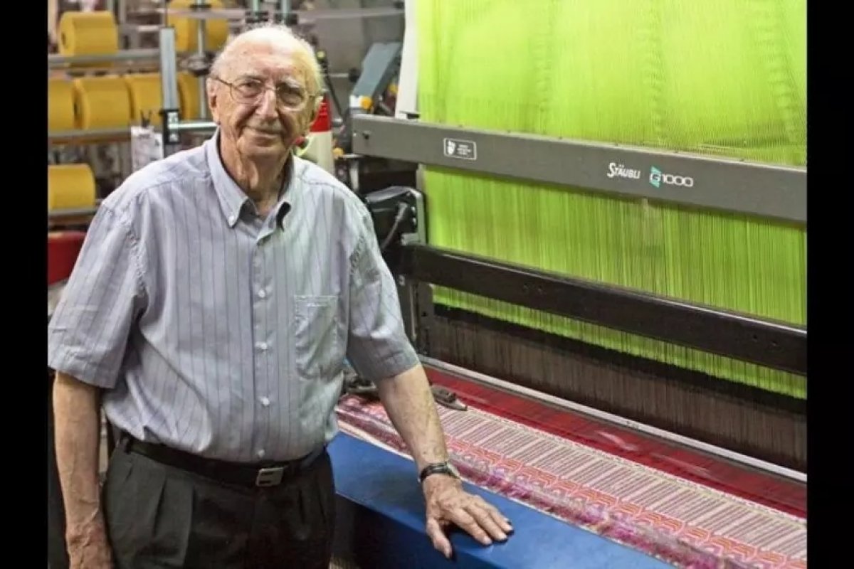 Com 100 anos de idade, Brasileiro bate recorde mundial por estar há mais tempo na mesma empresa