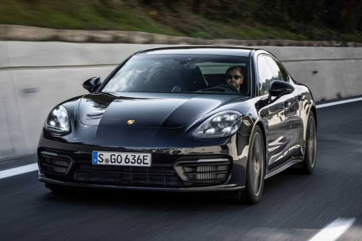 Novo Porsche Panamera ganha versão Platinum Edition por R$ 655 mil