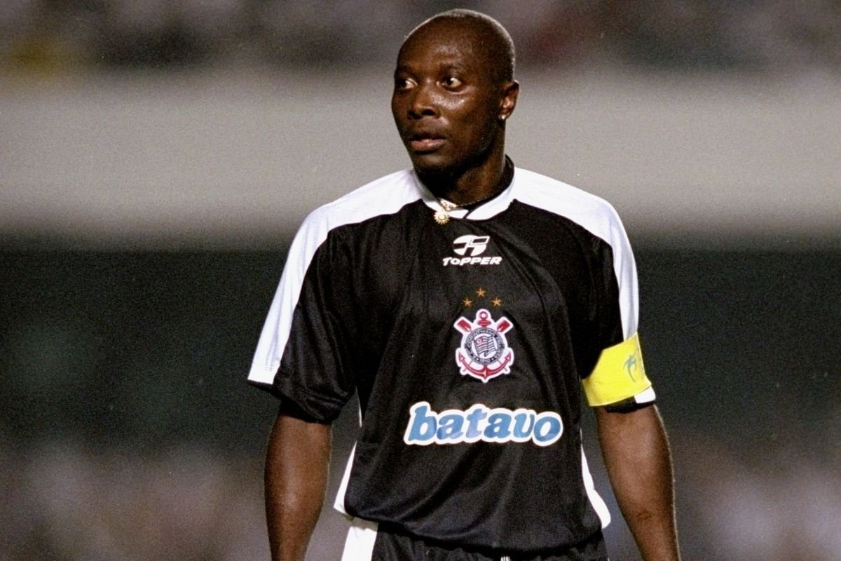 Freddy Rincón segue na UTI sem “evolução favorável”, diz boletim médico