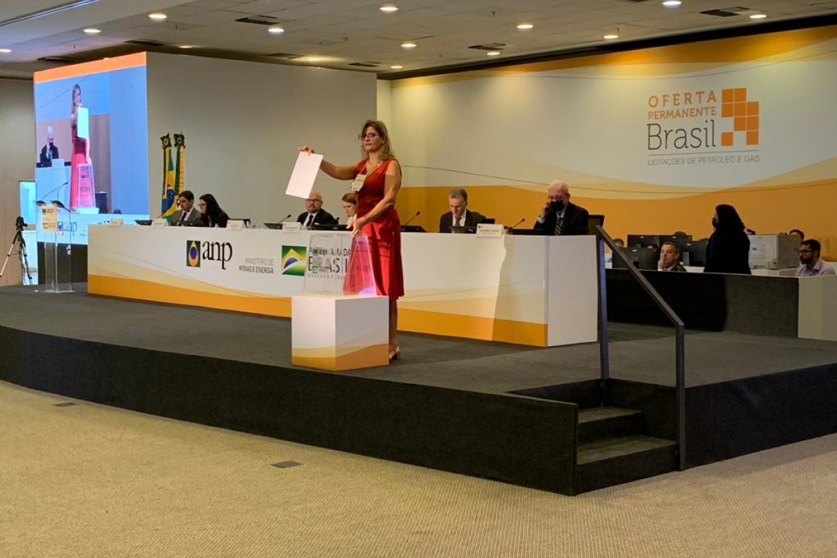 Leilão da ANP de blocos para exploração de petróleo arrecada R$ 422 milhões