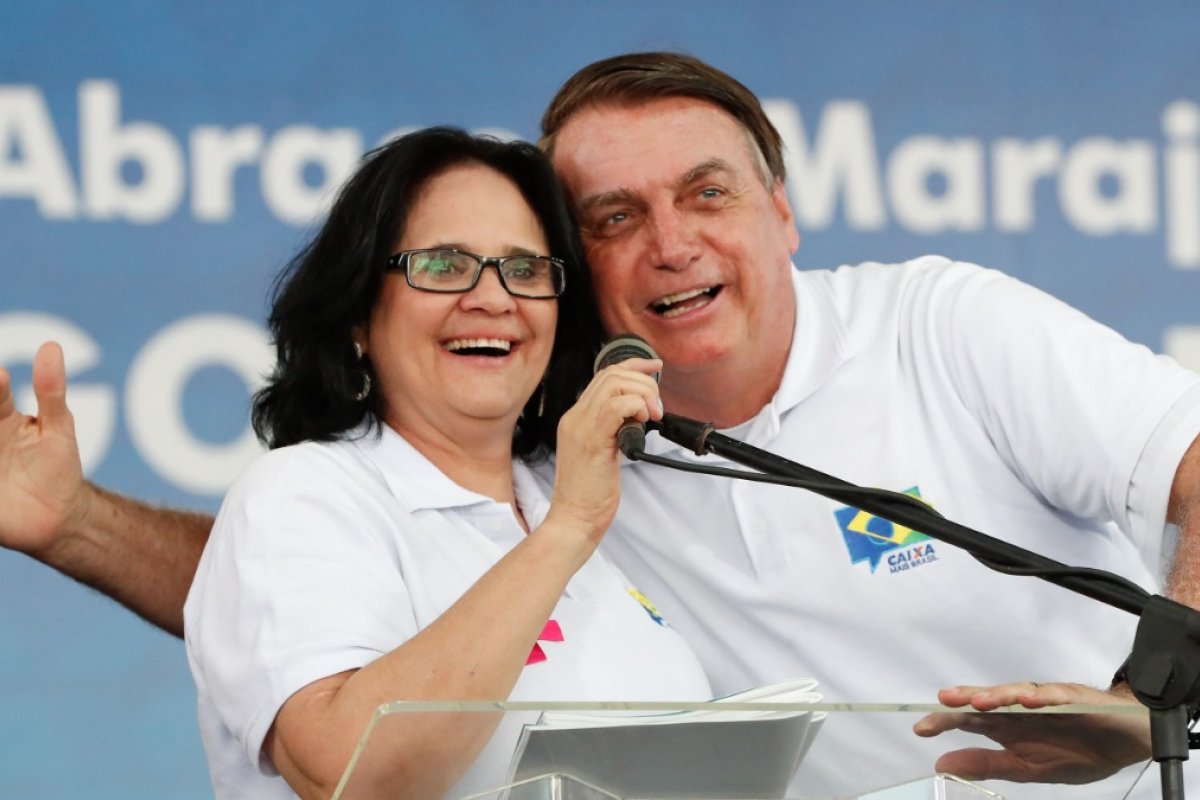 Damares afirma que um "capeta careca" atrapalha governo de Bolsonaro