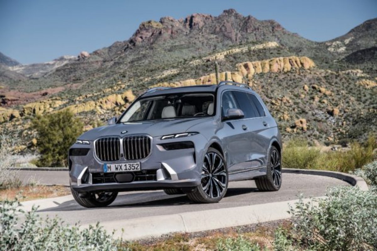 BMW X7 se renova por inteiro com motor de 385cv e imensa grade frontal 