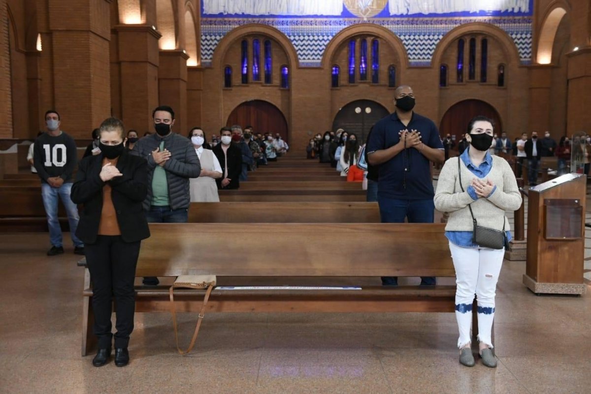 Após dois anos de restrições, cidades voltam a celebrar Sexta-feira Santa com presença de fiéis