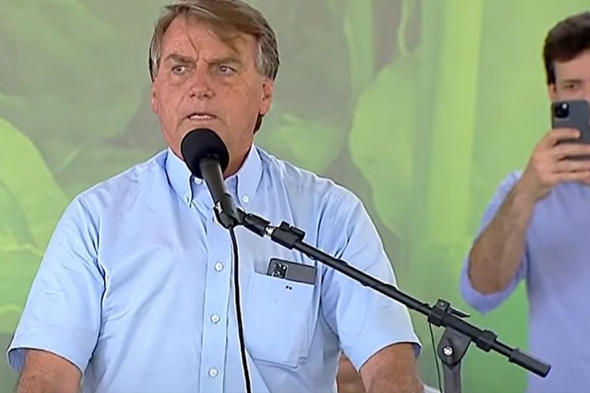 Jair Bolsonaro participa de entrega de regularização fundiária em Minas Gerais