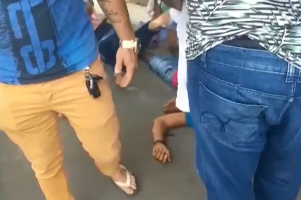 Homem é morto durante velório da tia e outras duas pessoas ficaram feridas