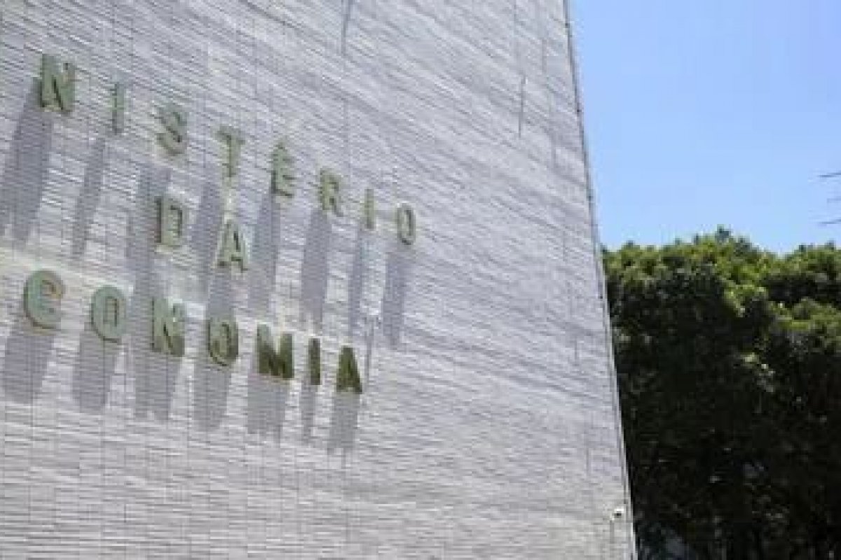 Ministério da Economia quer facilitar venda de terrenos no litoral