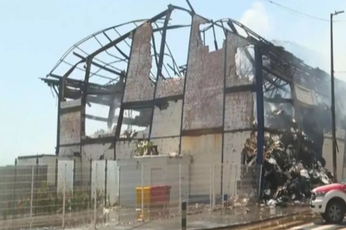Trânsito volta a ser interditado no bairro do Comércio por causa de incêndio