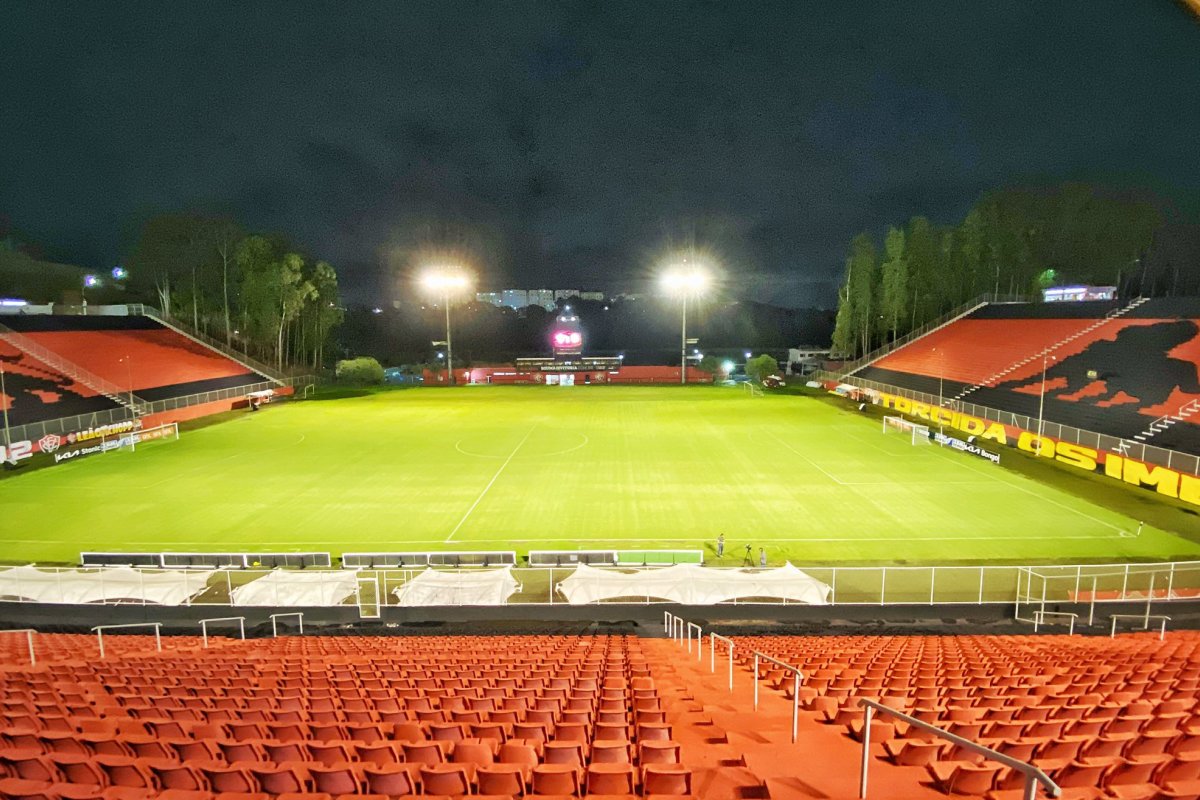 Vitória perde para o Floresta no Barradão e segue sem vencer na Série C