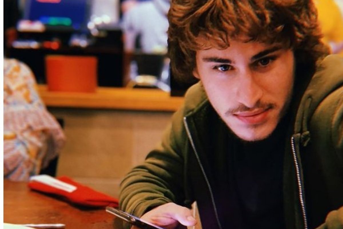 Filho de Carolina Dieckmann e Marcos Frota, surge em fotos inéditas no dia em que completa 23 anos!