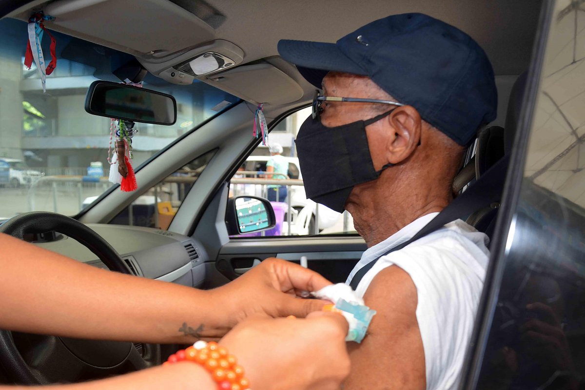 Vacinação contra a Covid-19 é retomada em Salvador nesta segunda-feira (18)