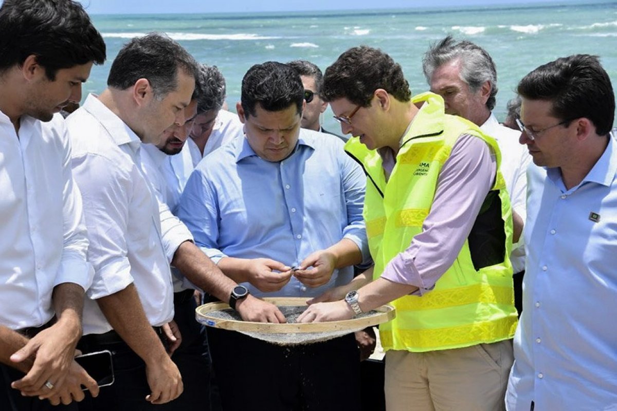 Davi Alcolumbre anuncia MP para limpeza de praias do Nordeste