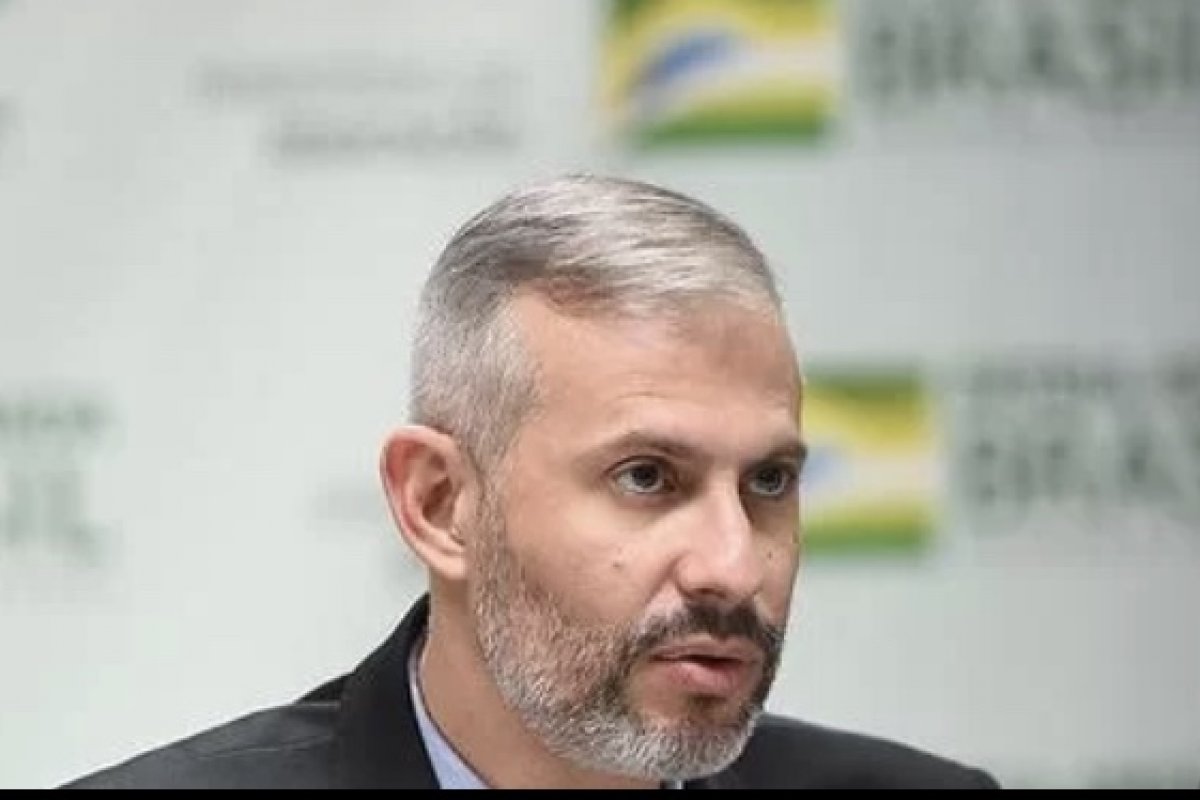 Governo Federal oficializa Victor Godoy como ministro da Educação