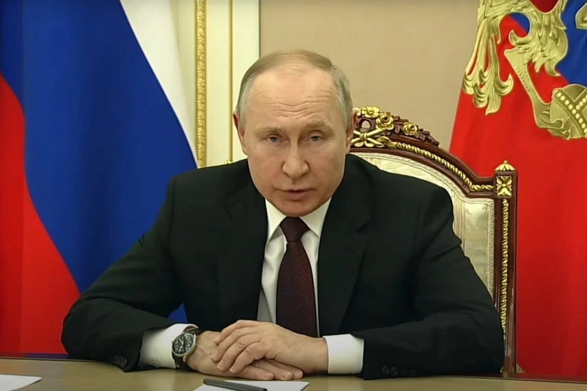 Vladimir Putin diz que países ocidentais causaram danos às próprias economias