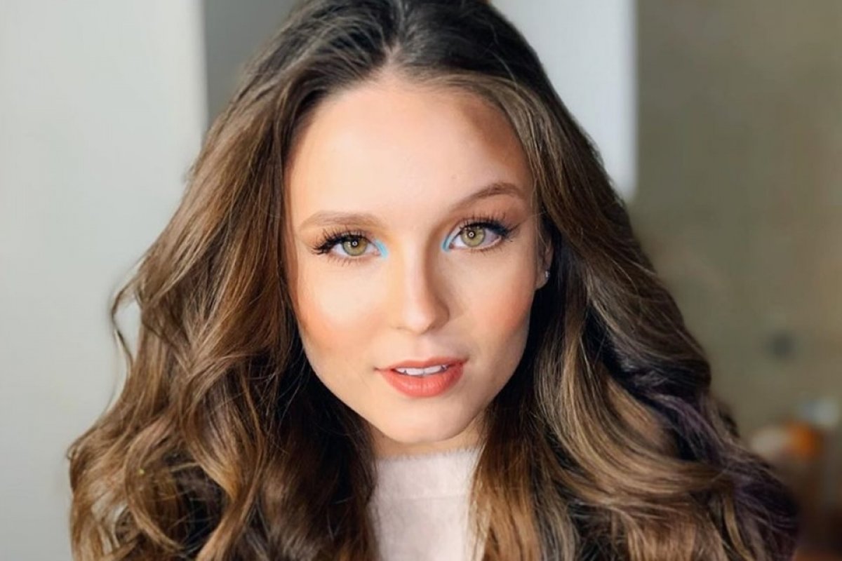 Larissa Manoela revela que usa fralda em shows