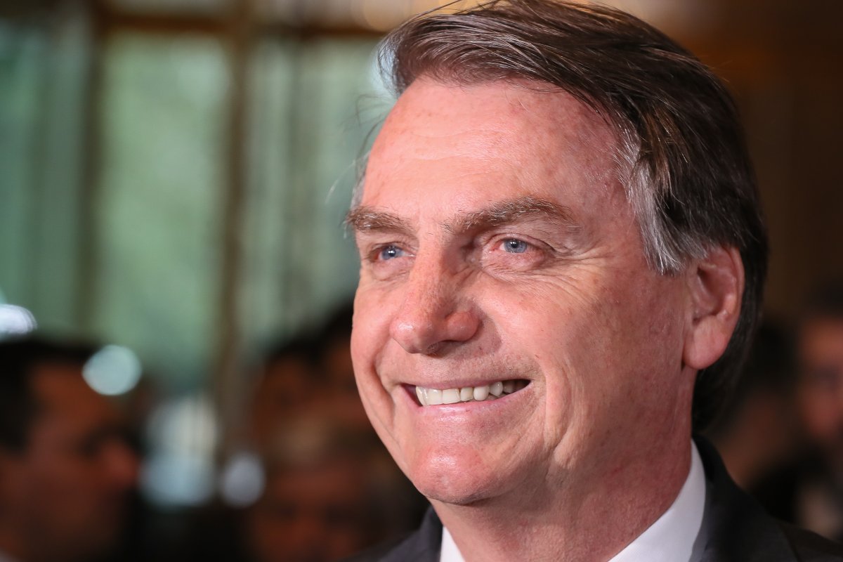 Durante visita à China, Bolsonaro anuncia isenção de visto para turistas chineses