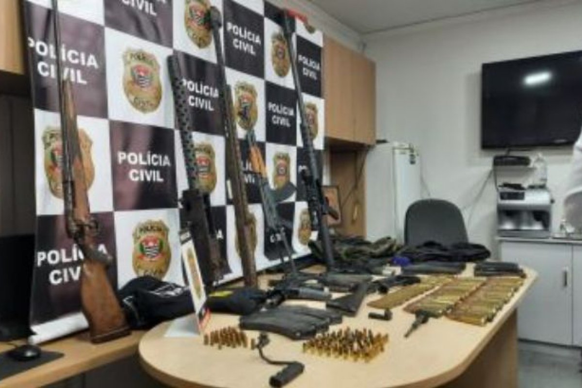Polícia de SP apreende arsenal e investiga se há ligação com assalto à Guarapuava