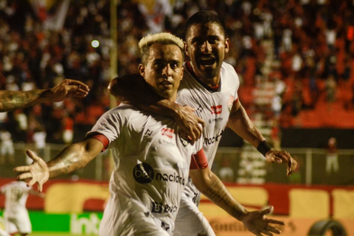 Com possibilidade de premiação importante, Vitória duela com Fortaleza na Copa do Brasil