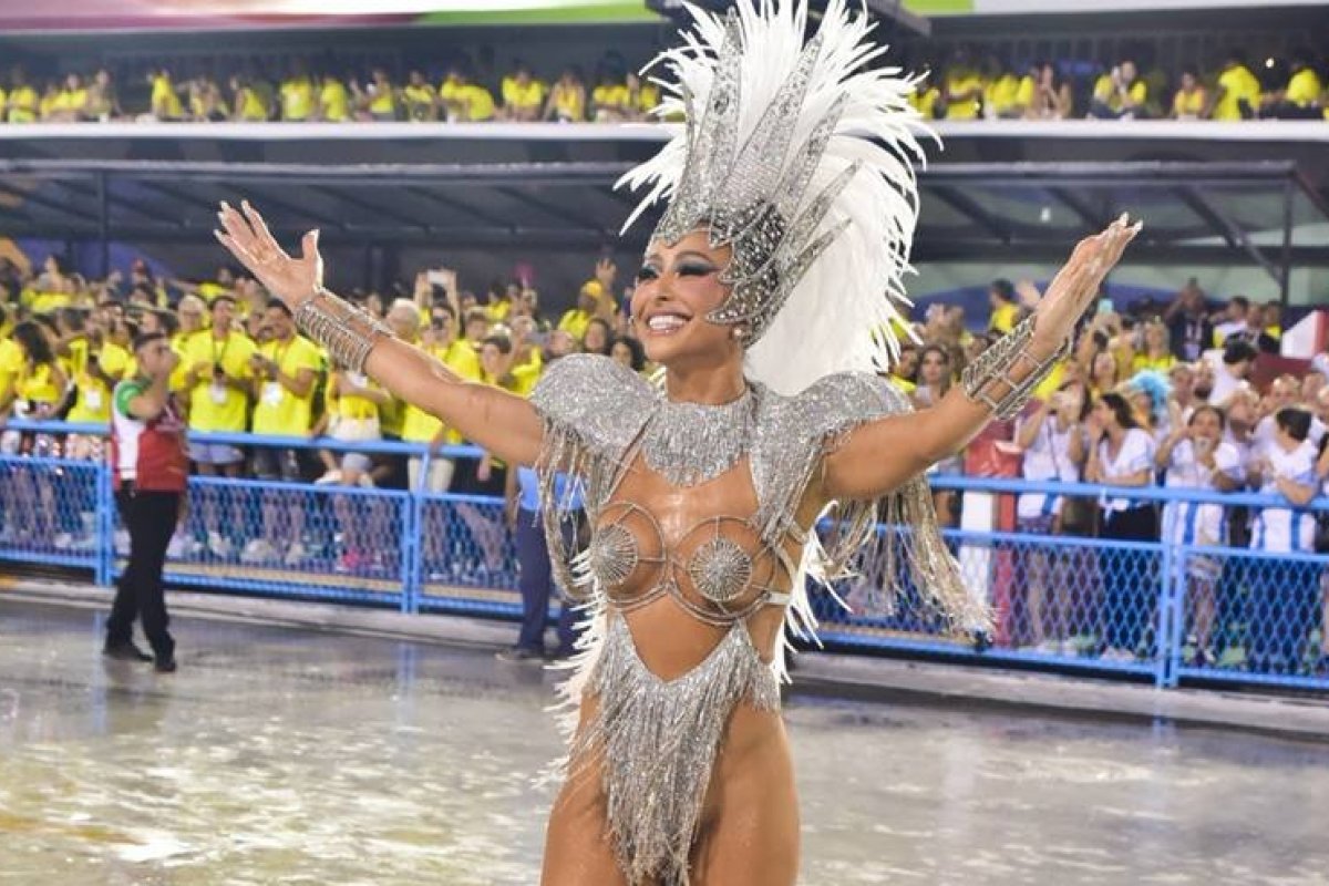 Carnaval 2022: Com muito samba no pé e esbanjando beleza, Sabrina Sato revela como manteve o corpo saudável para o desfile