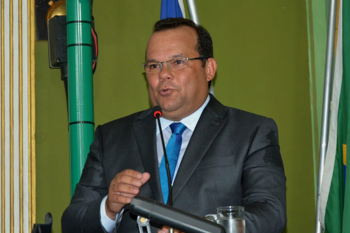 Vereadores entram com ação no MP contra Geraldo Júnior após mudança em comissões