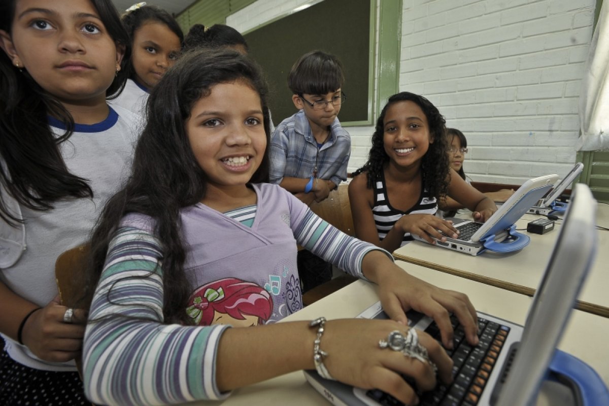 Senado vai analisar projeto de internet gratuita a estudantes