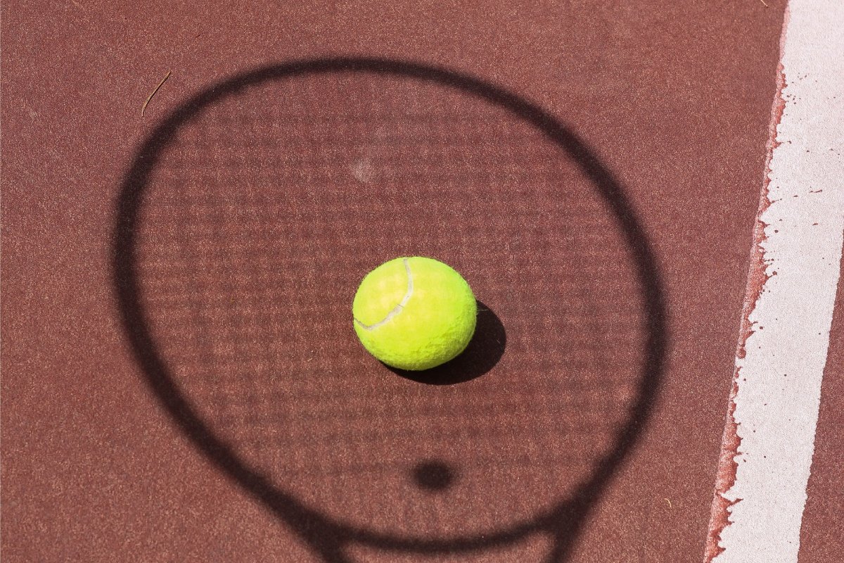 Tenistas russos e bielorrussos são proibidos de competir em Wimbledon