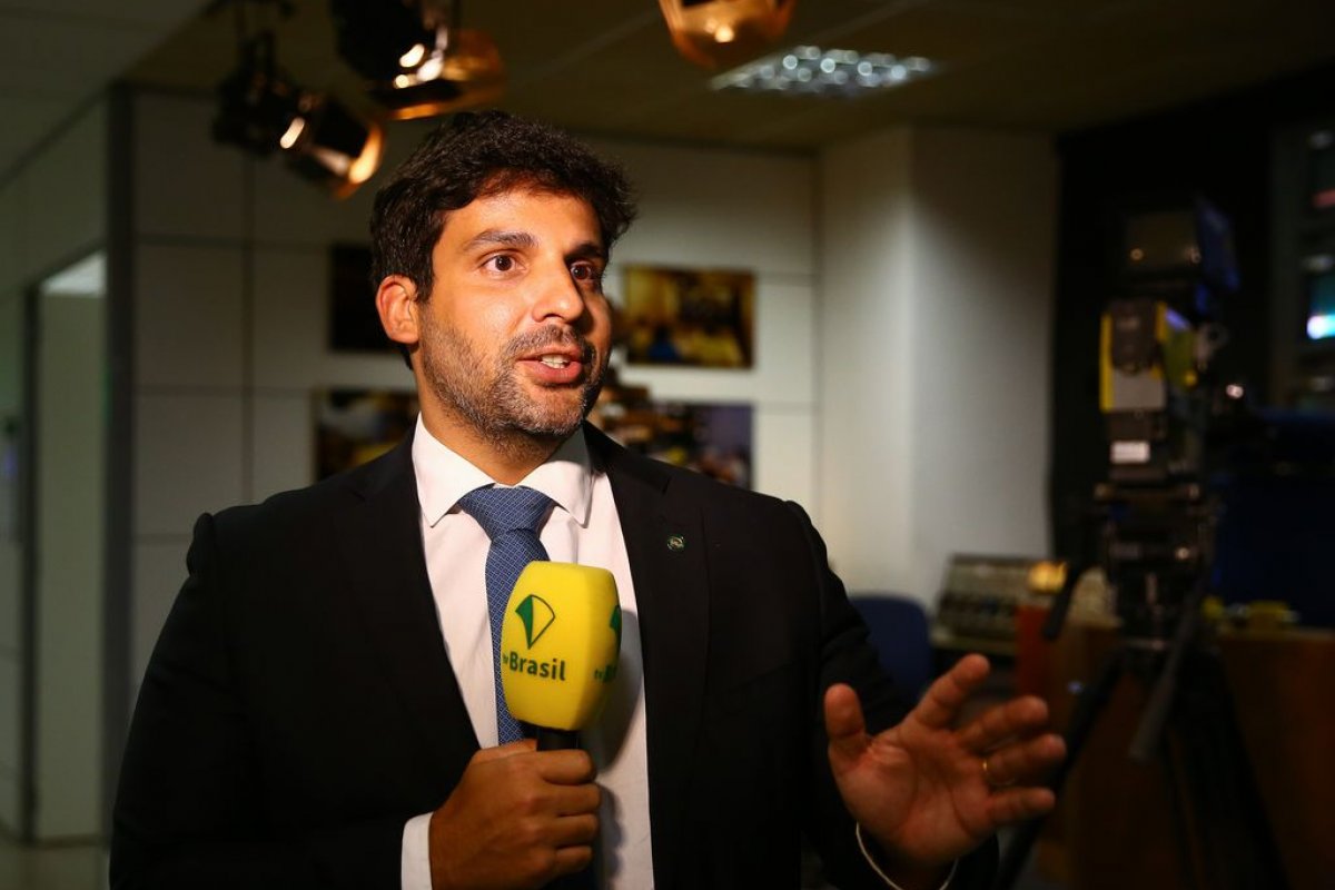 Secretaria Especial de Cultura aprovou recursos da Lei Rouanet para publicação de livro sobre armas de fogo