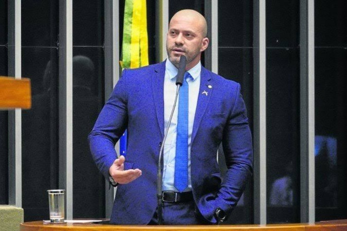 Deputados aliados lamentam condenação de Daniel Silveira