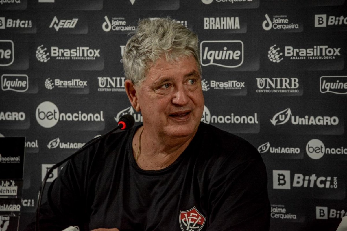 Vitória demite Geninho após derrota para o Fortaleza
